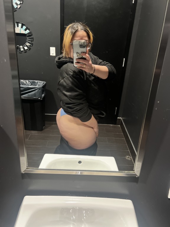 Amina's ass picture's photo