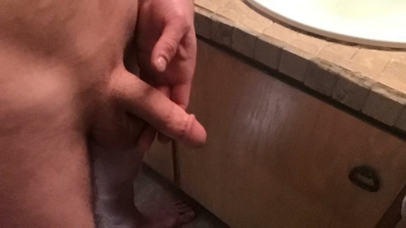 I’m horny so y not touch my cock