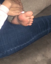 TEEN FEET SEXY TOES photo