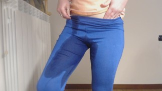 Pinkeln / Einnässen in blu Yogahosen