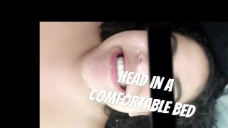 睡在舒适的床上