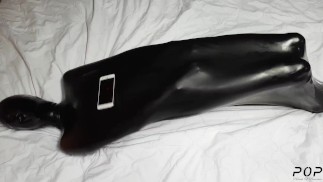 Miss Perversion, gehänselt und atemkontrolliert in einem Latex!