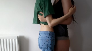 Jolies lesbiennes s’entêtent || vraie intimité lesbienne