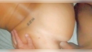 « Mets-le dans mon cul quand tu jouis » salope de tinder milf demande un creampie anal profond
