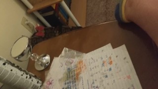 私の側のテーブルでおしっこ!
