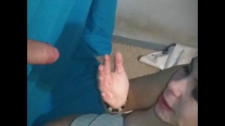 Junge Milf Lutscht Schwanz In Einem Glory Hole