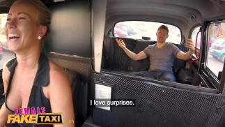 Female Fake Taxi est-ce que je connais ta bite