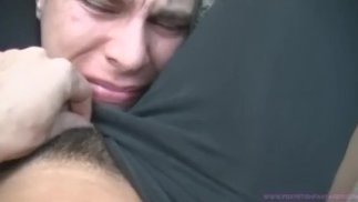 Savannah Fox humilhada cara pelos pés e axilas
