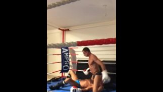 Bóxers Frot en speedos y guantes, chanclas para la posición y joroba seca