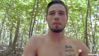   CZECH HUNTER 450 - Hunk avec une chèvre prend une grosse bite dans son cul lisse