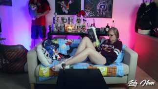 Um Potterhead é apreciado lendo Harry potter - Leianam