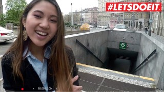 LETSDOEIT - Charlie Dean récupère une touriste asiatique et la fait gicler