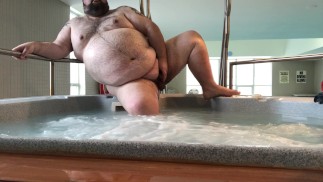 Baignade coquine dans la piscine et jacuzzi, célébrant 2 millions de vues!