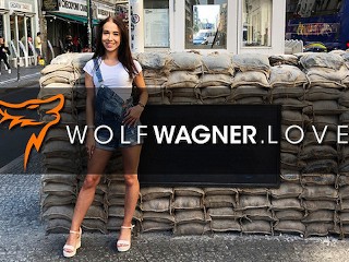 18-Jährige Touristin NATA OCEAN Gefickt WOLF WAGNER Wolfwagner.love
