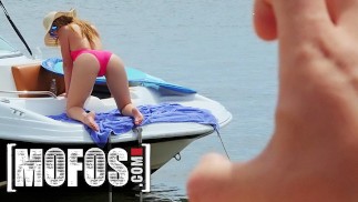 MOFOS - POV furtivo Kenzie Madison chupando pau
