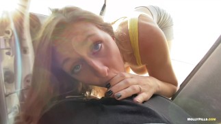 Riskanter öffentlicher Fick im Parkhaus AVN 2020 - Molly Pills - Amateur POV HD