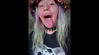 Zaturn shows off long tongue 