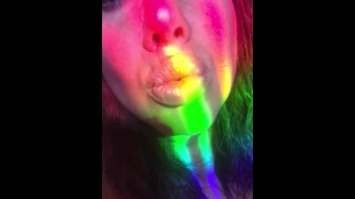 Puma squirting juega en arco iris luz cum tiempo de juego preparación coño cita nite