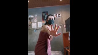 NSFW TikTok Quand votre « demi- frère marche dans votre chambre - Emma_Model