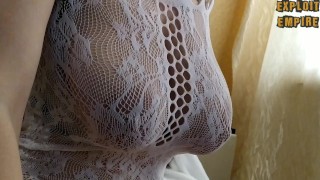 ERSTAUNLICH GROßE NATÜRLICHE BRÜSTE