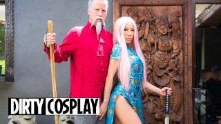 Dirty Cosplay Geisha asiatique au gros butin de Kalina Ryu se fait baiser par son maître en chaleur