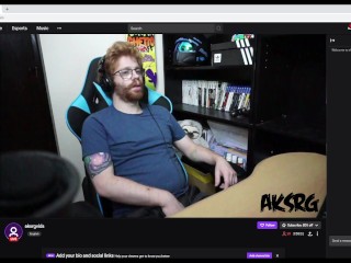 Il a Oublié De Mettre Fin Au Flux et a Commencé à Regarder Du Porno