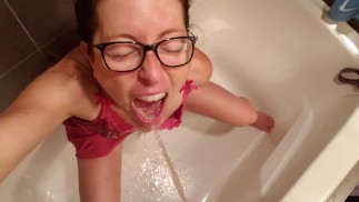 Pas de maquillage trempage bouche pisse douche dorée sperme récompense