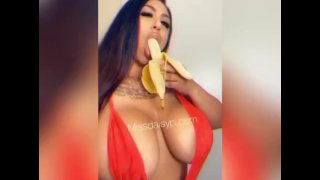 Missdaisyp banana eating 