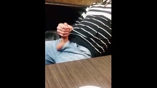 Public risqué - j’ai osé jouir au restaurant sur mon sushi et le manger