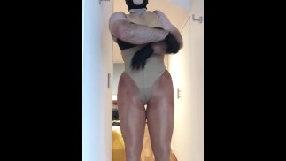 Whoa, hombre (trans, transformación, crossdress, pantimedias, máscara femenina, máscara, cambios de identidad, kinky)