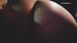 Cycata ruda PAWG ssie i rucha się w samochodzie na przejażdżkę