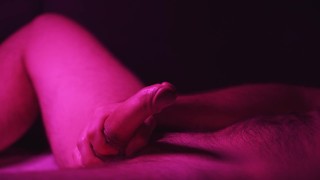 Pink masturbation Beautiful avec des gémissements bruyants