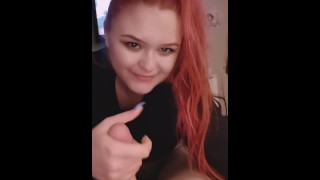 ROUSSE SUCE LA BITE DE COLLÈGUES ---- VIDÉO COMPLÈTE SUR MON ONLYFANS