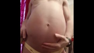 Den aufgeblähten Bauch versohlt
