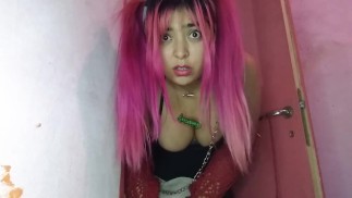 POV: Tu hermanastra te ve masturbandote y la chantejeas para que te muestre la tanga 7u7