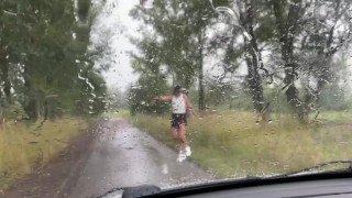 J'ai conduit une fille dans une voiture qui s'est avérée être une bonne bande-annonce du film " salo