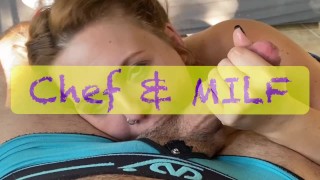 Assoiffée MILF adore la bite et devient idiot avec le visage!