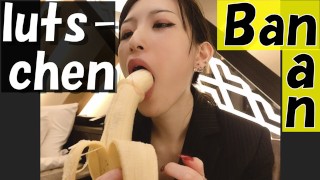 ob ich dieses Kondom über diese Banane in meinem Mund ziehen kann？Japanisch