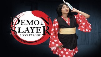 Session de baise avec une jeune femme asiatique Mai Thai comme MAKOMO de DEMON SLAYER VR Porn