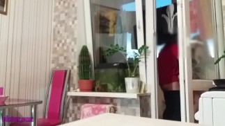 муж пошел в душ, жена без трусов соблазнила друга
