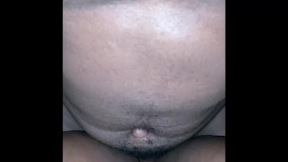 Fat Black Pussy prend une longue BBC