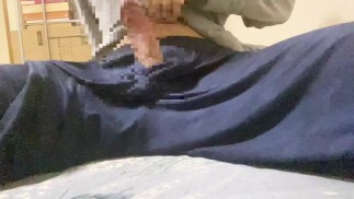 Perverse japanische Männer, die beim Schneiden geil werden