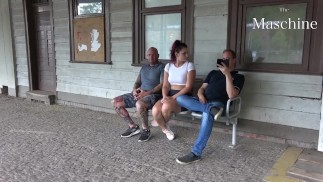 駅でのフリークショー - 公共の場でのファック