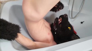 cornea bisognoso fursuiter piscia dentro le sue fauci e sperma dentro