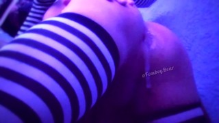 Femboy se curvou tomando porra dentro da bunda