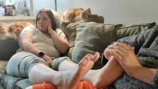 J’ai fait un massage à mon ami ennuyé, transformé en footjob! - Massage des pieds fwb ignoré