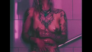 Masturbation en solo| Baise rapide sous la douche