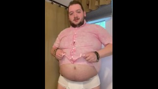 Gros garçon dans le déni 