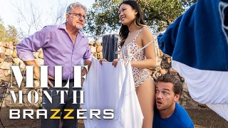 Brazzers - Peut-Lulu Chu drainer la grosse bite de son voisin à temps avant que son vieux mari les trouve?