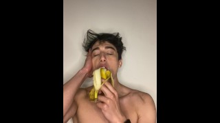 Sucer et manger une banane, FÉTICHE